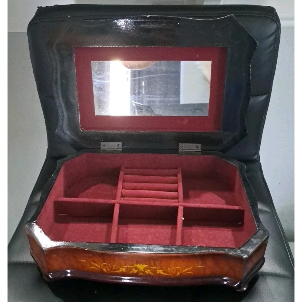 wooden jewelry‎ box with violin pictured on top